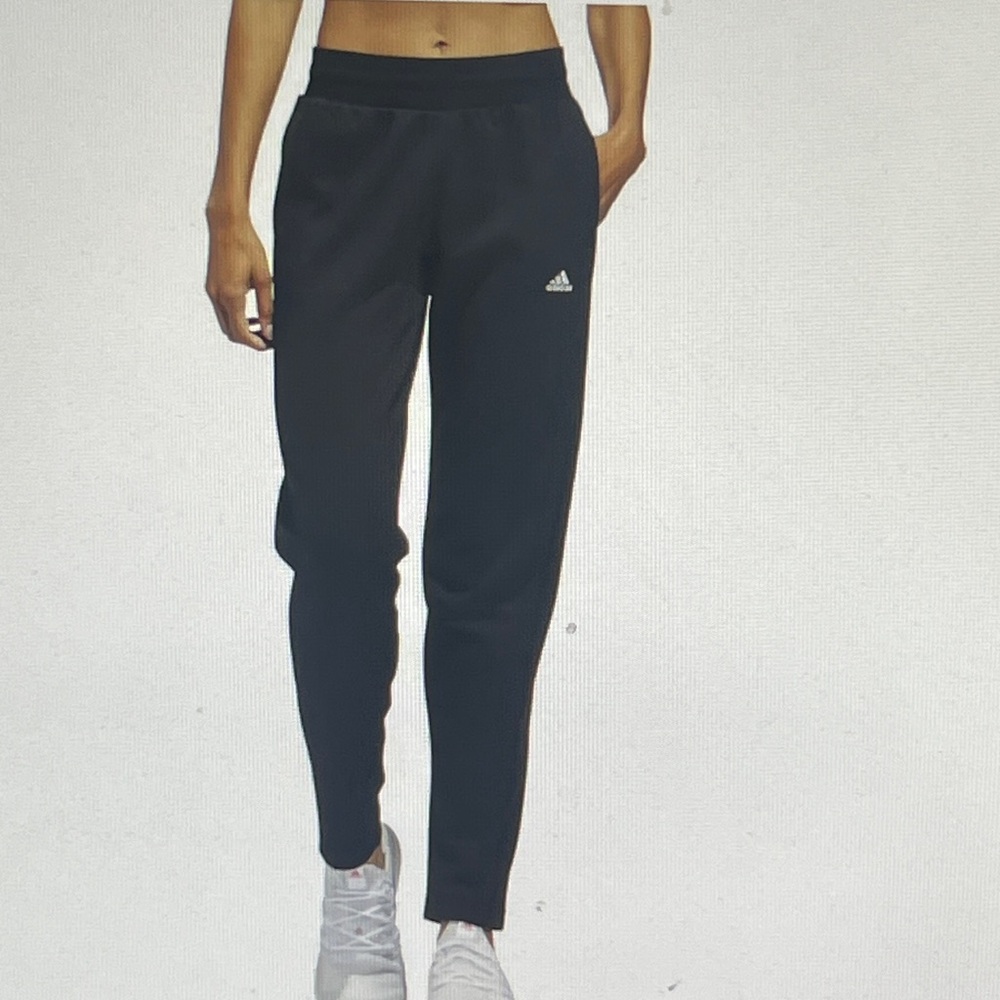 Adidas woman’s Relaxed Fit Tapered Leg Fleece lined pants size M NWT
